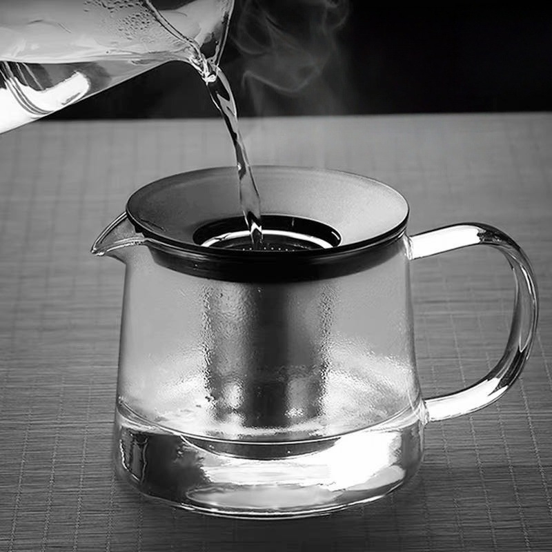 Ceainic cu capac negru, mâner lateral, din sticlă borosilikată rezistentă la căldură, filtru din oțel inoxidabil pentru ceai și cafea
