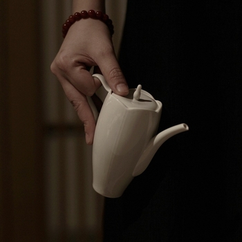 Ceainic ceramic Gongfu cu filtru, în stil intelectual din dinastia Song, nuanță gri-magnolie