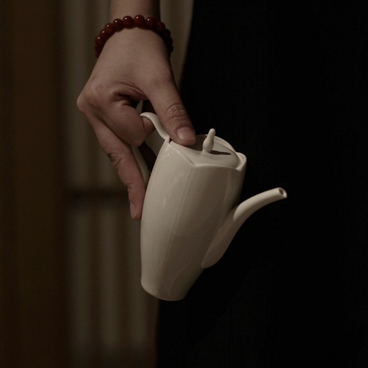 Ceainic ceramic Gongfu cu filtru, în stil intelectual din dinastia Song, nuanță gri-magnolie