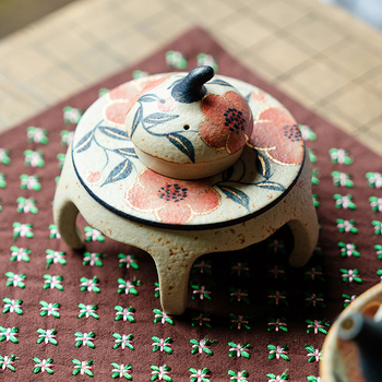 Covoraș ceramic pentru ceai în stil chinezesc, albastru și alb, cu motiv de floare de piersic pictat manual, protecție împotriva arsurilor, destinat unui scaun mic; accesorii pentru ceremonia ceaiului.