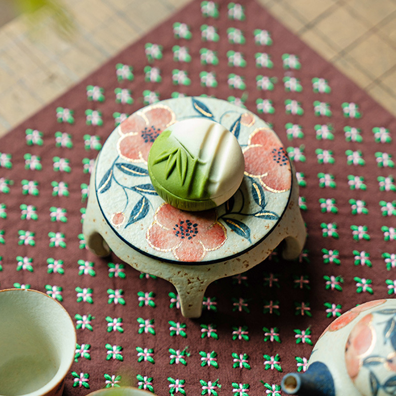 Covoraș ceramic pentru ceai în stil chinezesc, albastru și alb, cu motiv de floare de piersic pictat manual, protecție împotriva arsurilor, destinat unui scaun mic; accesorii pentru ceremonia ceaiului.