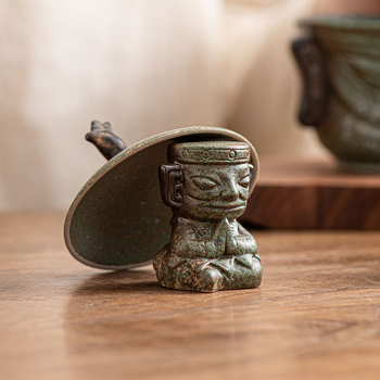 Tea Pet ceramic cu față umană din Sanxingdui, ornament pentru birou, stil retro, lux discret