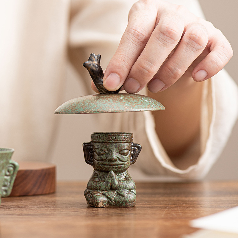 Tea Pet ceramic cu față umană din Sanxingdui, ornament pentru birou, stil retro, lux discret