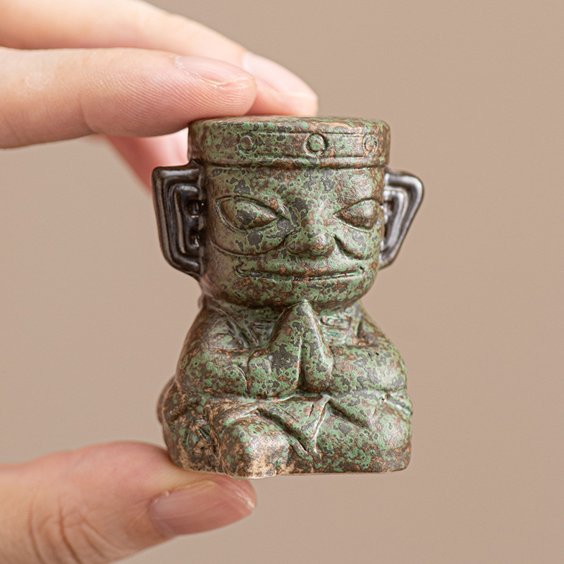 Tea Pet ceramic cu față umană din Sanxingdui, ornament pentru birou, stil retro, lux discret