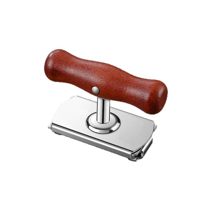 Deschizător multifuncțional pentru conserve, sticle și capace de borcane; din oțel inoxidabil; portabil.