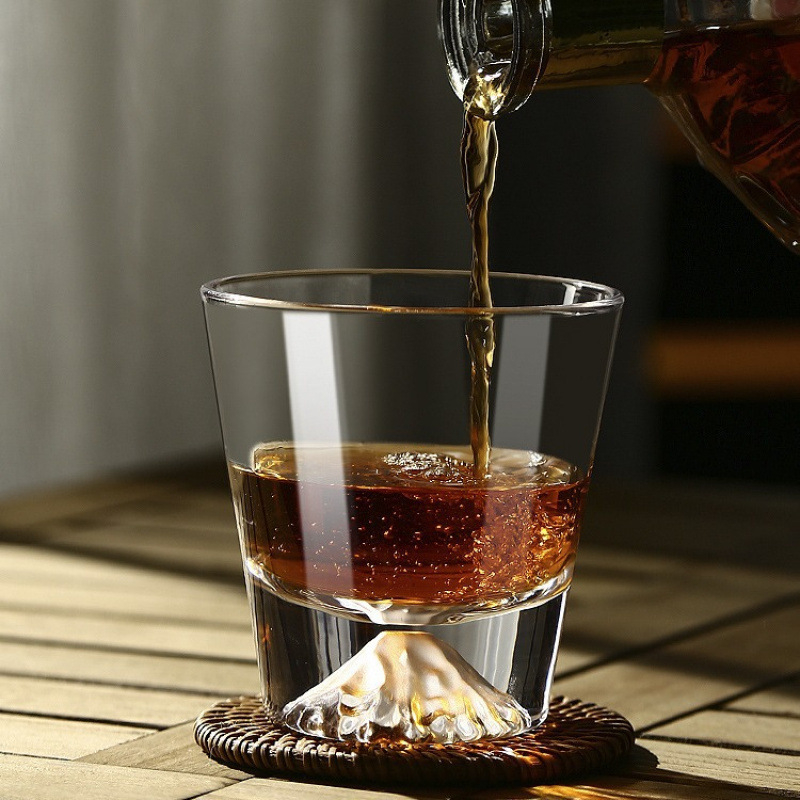 Pahar de whisky în stil japonez, cu o bilă mare de gheață, pahar iceberg, 201–300 ml