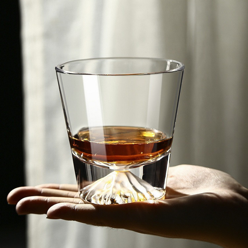 Pahar de whisky în stil japonez, cu o bilă mare de gheață, pahar iceberg, 201–300 ml