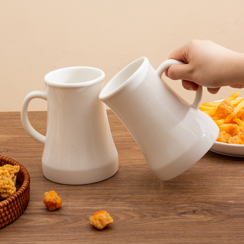 Ceașcă de bere ceramică personalizată cu logo, design minimalist, capacitate mare pentru uz casnic