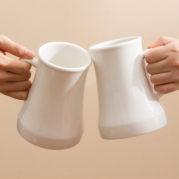 Ceașcă de bere ceramică personalizată cu logo, design minimalist, capacitate mare pentru uz casnic