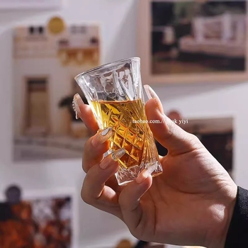 Pahar din sticlă pentru whisky și cocktail, cu motive florale în relief