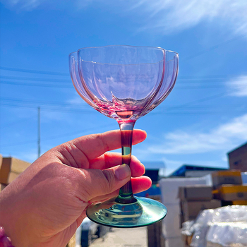 Goblet franțuzesc, cu formă de petale, înalt, destinat pentru șampanie, vin roșu, deserturi, cocktailuri și înghețată.