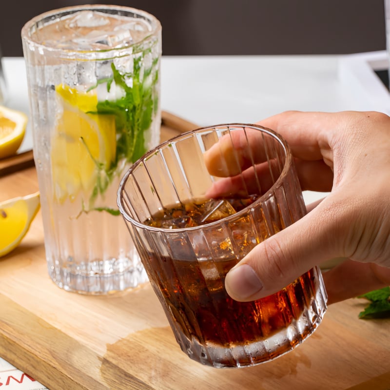 Pahar de cafea din sticlă cu bază groasă și dungi verticale, sticlă clară, potrivit pentru cocktailuri, latte cu gheață și Americano