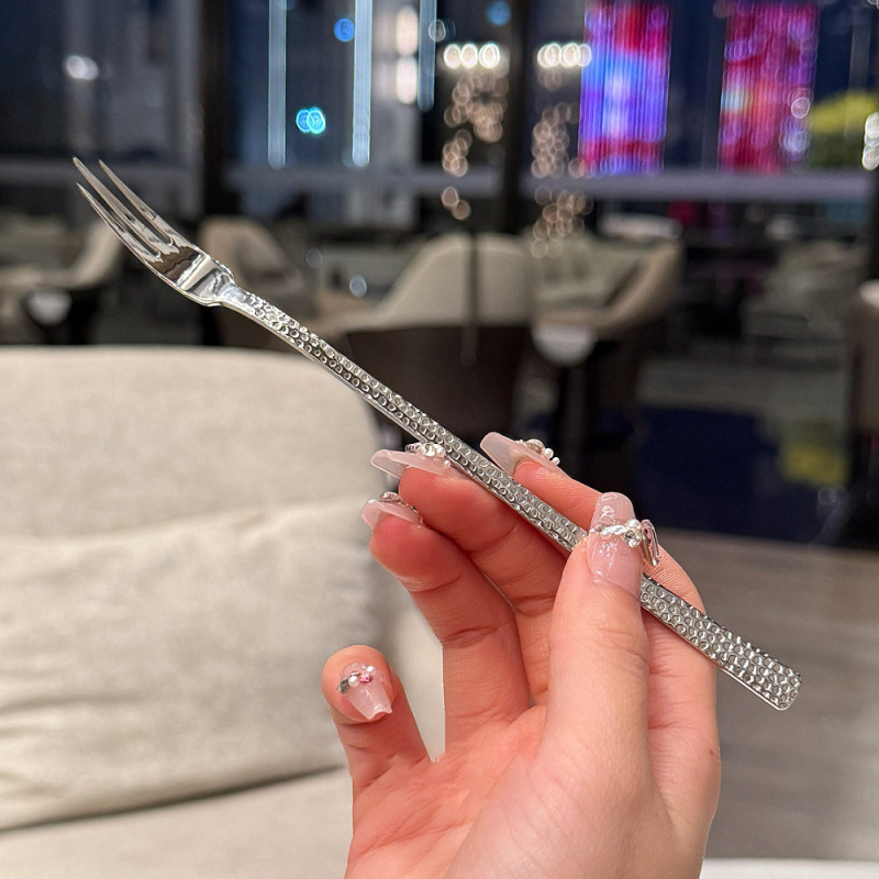 Furculiță din oțel inoxidabil cu textură ciocănită, aspect elegant pentru fructe, prăjituri și deserturi; furculiță pentru paste și salate; gustări