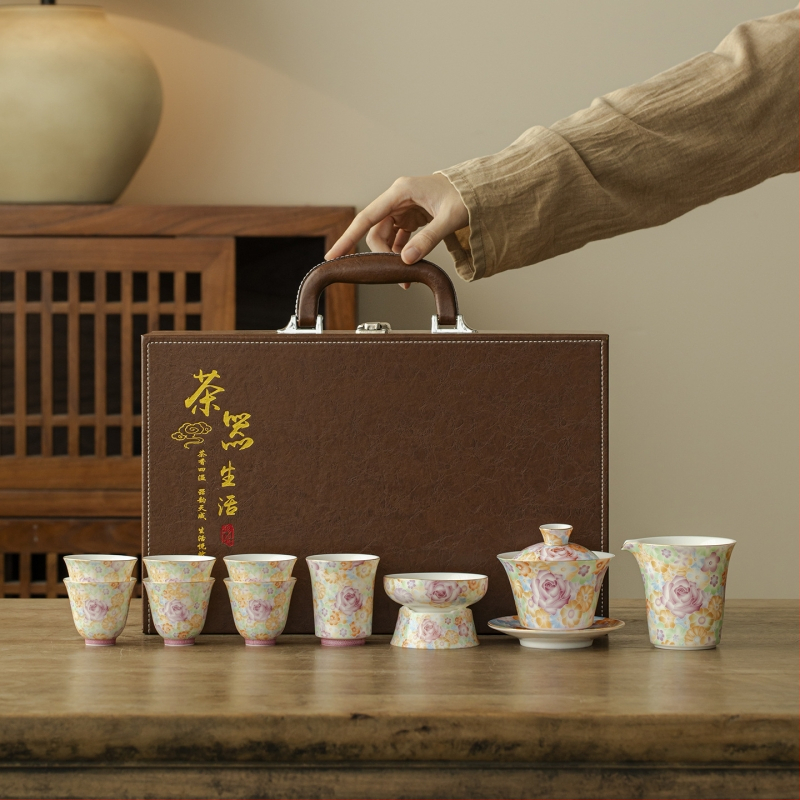 Porcelain Cloud Pavilion Emalizált Virágos Kerámia Teáskészlet – Teljes Gongfu Teáskészlet teáskannával, gaiwan-nal és teáscsészékkel ajándékdobozban