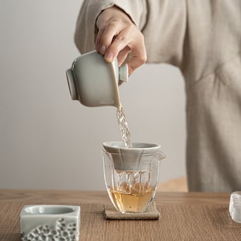 Filtru de ceai din porțelan integral, stil japonez, glazură Ice Grey cu model Lake Stone, filtru alb pentru ceai