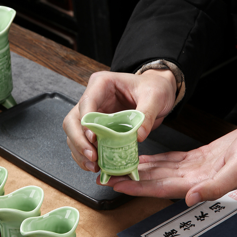 Set de vin ceramic cu pahare triunghiulare antice, cutie cadou, stil imperial și marchiz