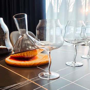 Set de pahare de vin roșu cu design în valuri, decantator din cristal și pahare înalte
