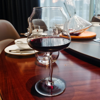 Set de pahare de vin roșu cu design în valuri, decantator din cristal și pahare înalte