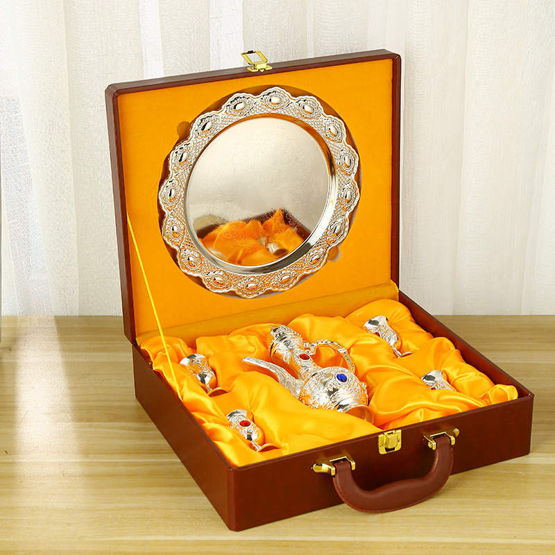 Set de vin în stil european, cu pietre decorative, tavă, recipient metalic și patru pahare, în cutie cadou