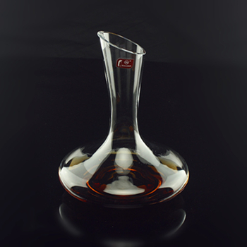 Decantor de cristal, cu corp mare și gură înclinată, robinet filetabil pentru vin roșu