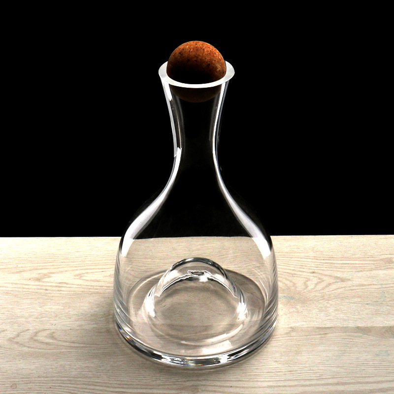 Decantor din cristal, lucrat manual, cu fund concav și gură plată, pourer pentru vin cu dop și logo imprimat