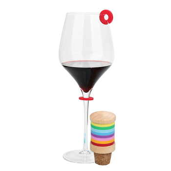 Dop de vin din lemn cu etichetă multicoloră pentru distincția paharelor; posibilitatea imprimării logo-ului; accesoriu creativ pentru vin