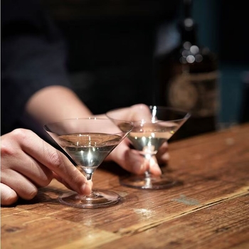 Kimura în stil japonez: pahar de cocktail cu picior scurt, formă triunghiulară, ultra-subțire, 101–200 ml, cristal.