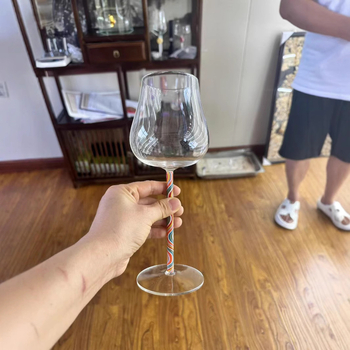 Pahar de vin din sticlă borosilicat, colorat, pictat manual, transparent, design modern minimalist, capacitate 201–300 ml