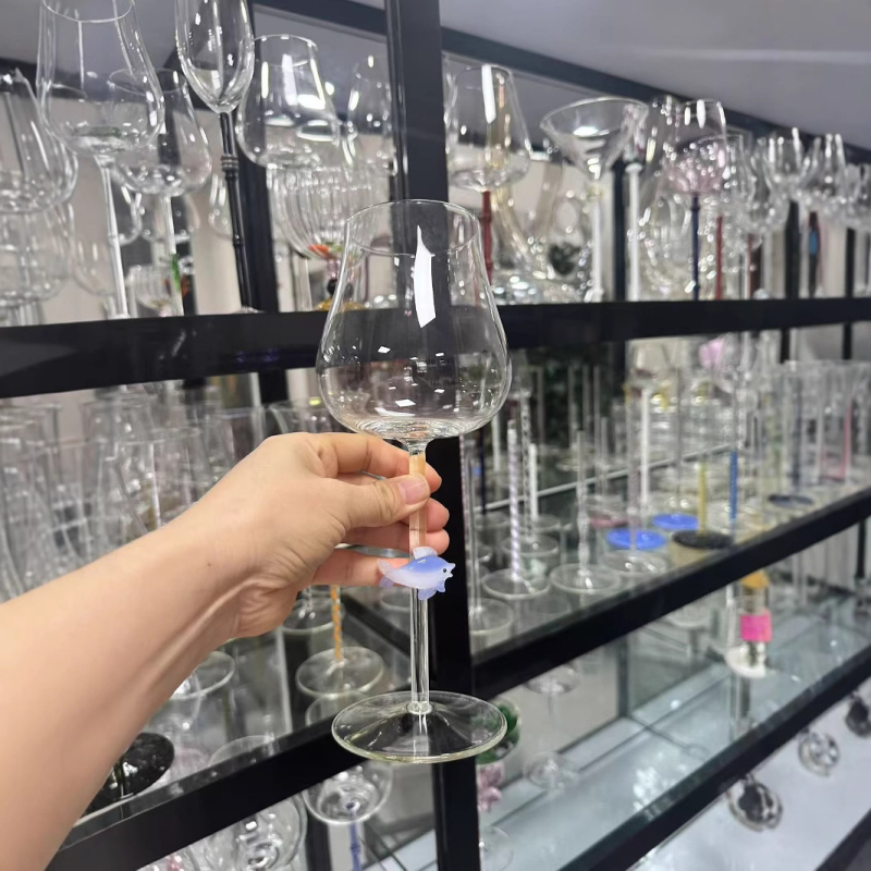 Pahar de vin din sticlă borosilicat, colorat, pictat manual, transparent, design modern minimalist, capacitate 201–300 ml