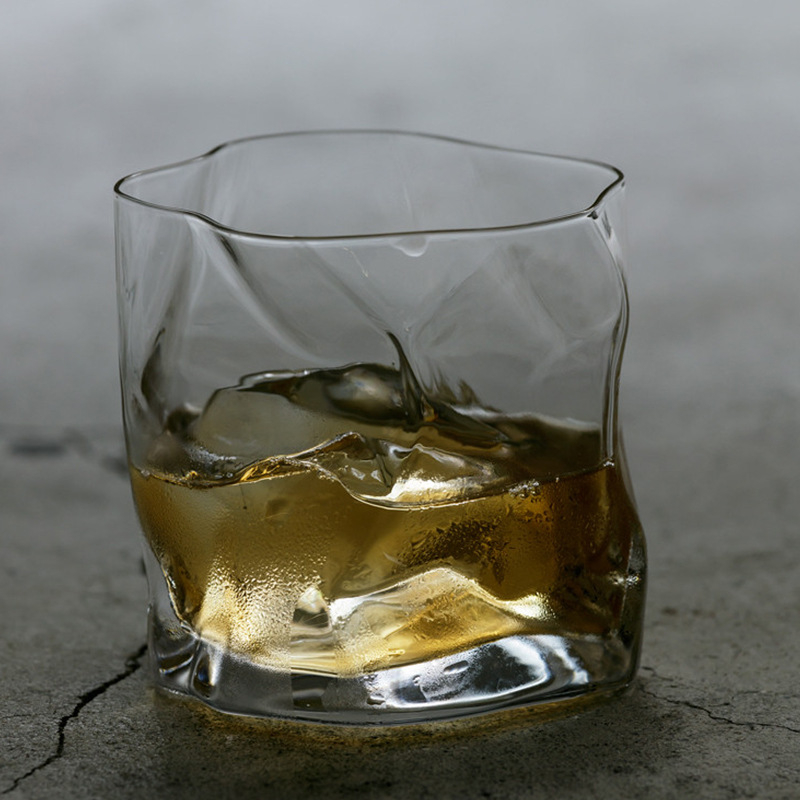 Pahar de vin din cristal în stil Edo Kiriko — design cu hârtie creponată, ediție limitată, 201–300 ml