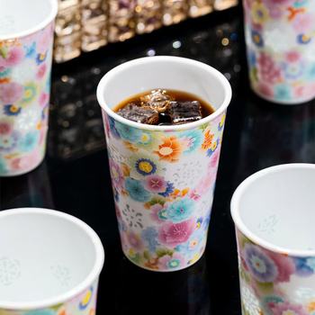 Pahar din porțelan multicolor, elegant pentru băuturi: cola, lapte și cafea – uz casnic, cu mâner