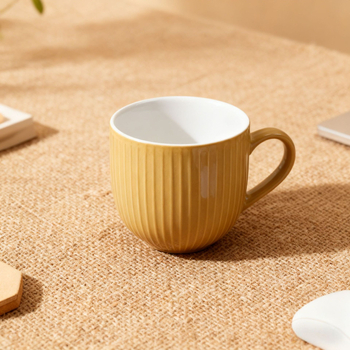 Cană ceramică cu relief sub formă de dungi verticale, în stil nordic minimalist, pentru casă și birou – cană de cafea.