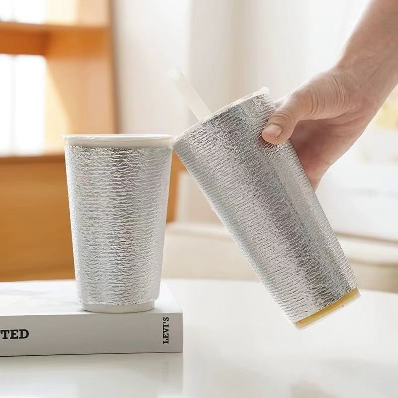 Manșon izolant de unică folosință pentru pahare, destinat băuturilor calde și reci (ceai cu lapte, cafea), cu folie de aluminiu