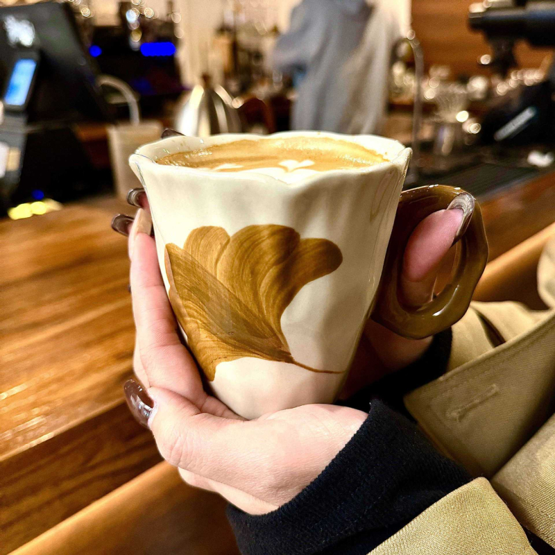 Ceașă de cafea cu frunze de ginko, pictură manuală, ceramică sub glazură, 300 ml