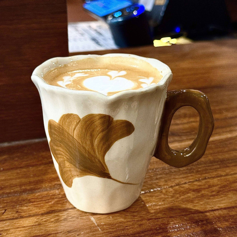 Ceașă de cafea cu frunze de ginko, pictură manuală, ceramică sub glazură, 300 ml
