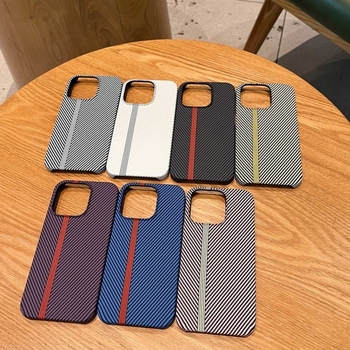 Калъф за iPhone 16 Pro Max с матова карбонова текстура, приятен на допир, полупокриващ дизайн