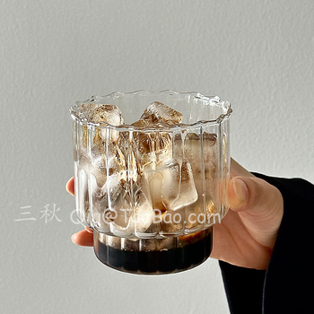 Pahar din sticlă cu design retro, rezistent la temperaturi înalte, cu posibilitate de stivuire și dungi verticale; pentru cafea, apă, băuturi reci și sucuri