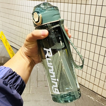 Sticlă de apă sport cu capacitate mare, mâner de transport, corp transparent din polipropilenă, rezistentă la temperaturi înalte