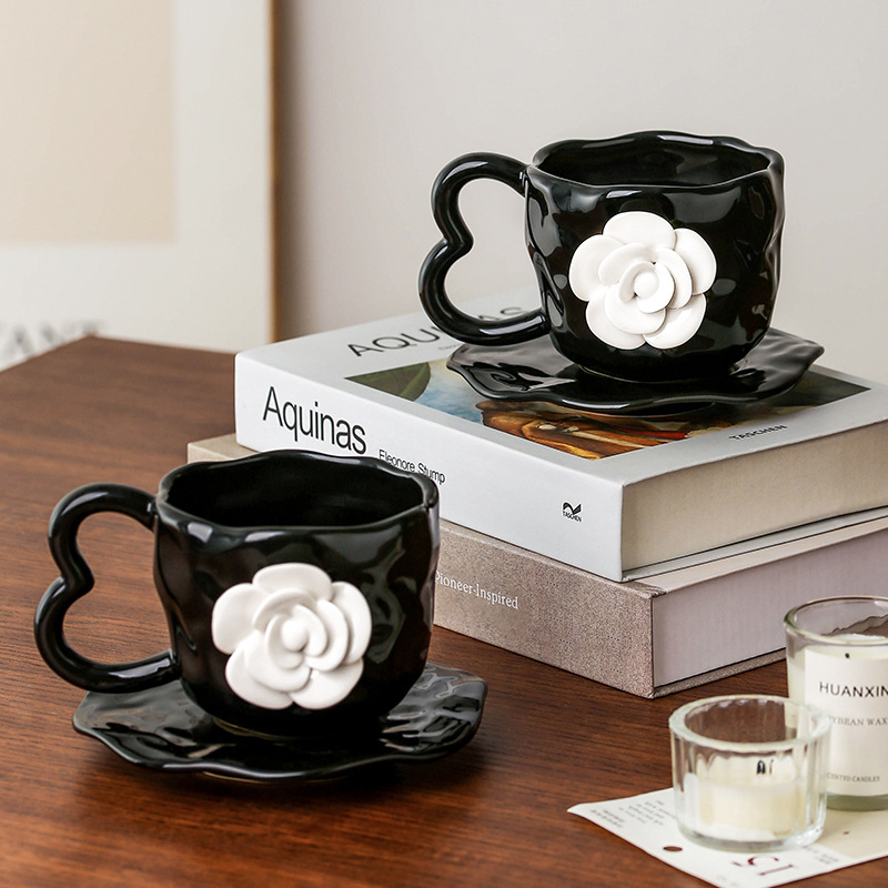 Ceașcă de cafea din porțelan lucrată manual, cu farfurioară, model floral, stil nordic