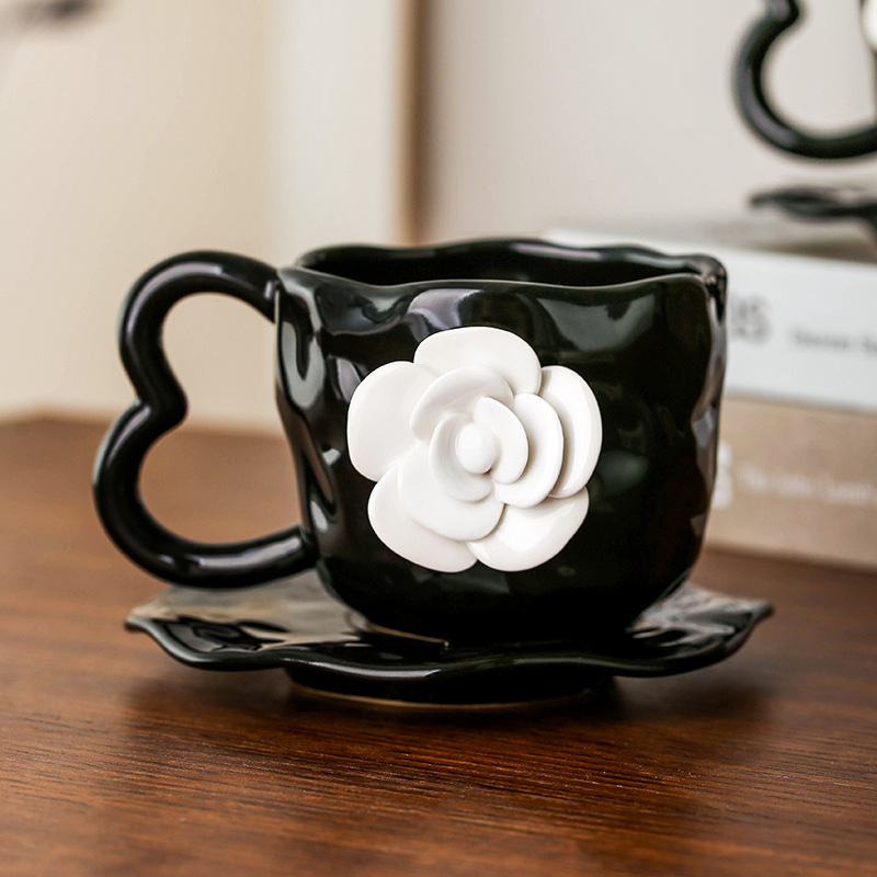 Ceașcă de cafea din porțelan lucrată manual, cu farfurioară, model floral, stil nordic