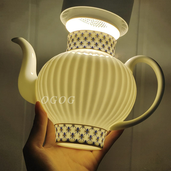 Set cafea din porțelan alb cu model garland cobalt albastru — cești, farfurioare și ceainic pentru ceaiul de după-amiază