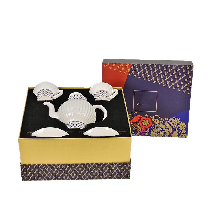 Set cafea din porțelan alb cu model garland cobalt albastru — cești, farfurioare și ceainic pentru ceaiul de după-amiază