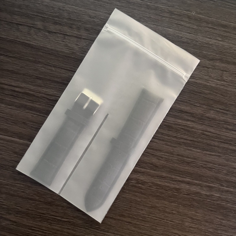 Pungă de ambalaj pentru ceas din CPE, mată, universală, cu design translucid în model pătrat, închidere cu fermoar, imprimare logo disponibilă