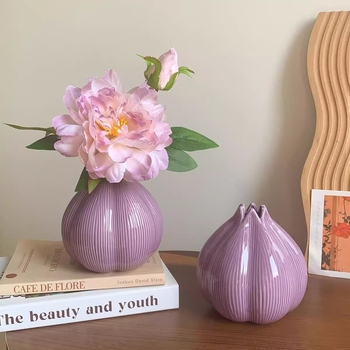 Bujor mov artificial - ornament ceramic pentru sufragerie, decor de birou