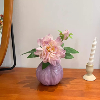 Bujor mov artificial - ornament ceramic pentru sufragerie, decor de birou