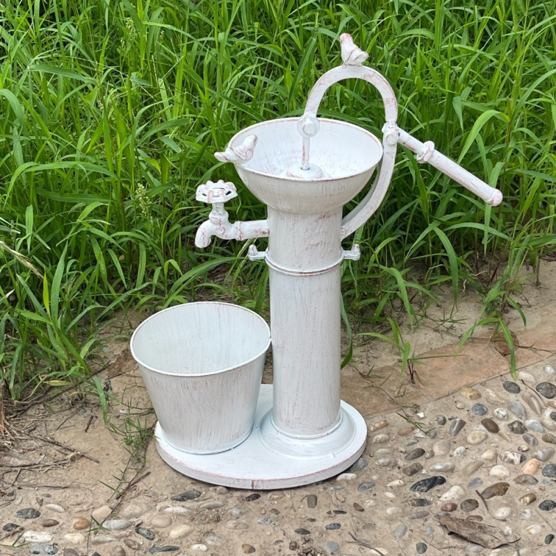 Ghiveci metalic rustic cu pompă de apă, decor de grădină, formă neregulată, hranitor pentru păsări și suport pentru bonsai.