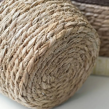 Set de ghivece lucrat manual din fibre vegetale: două ghivece rotunde și coșuri din ratan și bambus