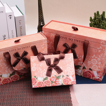 Cutie cadou cu sertar, conține bomboane de nuntă, parfum, lenjerie, produse de îngrijire a pielii, pentru zile de naștere și sărbători, tort cu flori