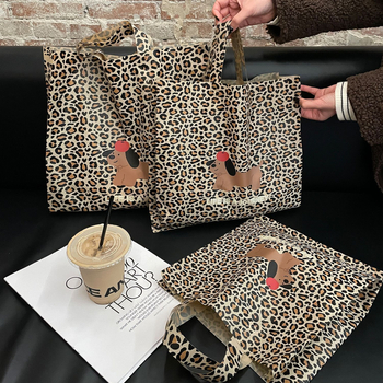 Geantă tote pentru haine cu imprimeu leopard și model desen animat – pentru haine pentru copii, mărimi XL 44×44×10 cm, L 39×39×10 cm, M 32×32×10 cm, S 28×28×9 cm