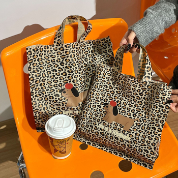 Geantă tote pentru haine cu imprimeu leopard și model desen animat – pentru haine pentru copii, mărimi XL 44×44×10 cm, L 39×39×10 cm, M 32×32×10 cm, S 28×28×9 cm